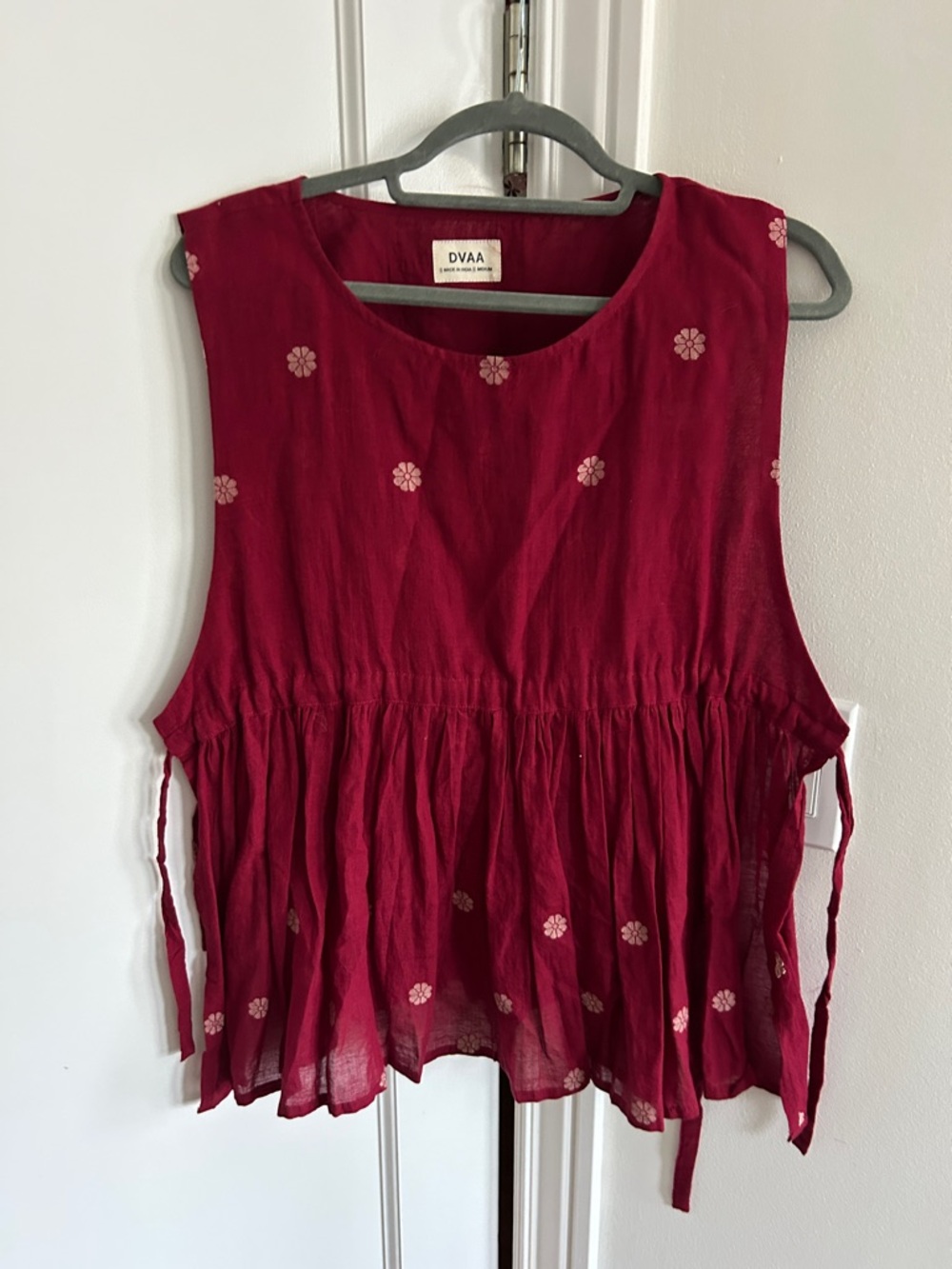 Sleeveless Floral Tie-Side Peplum Tank in Berry